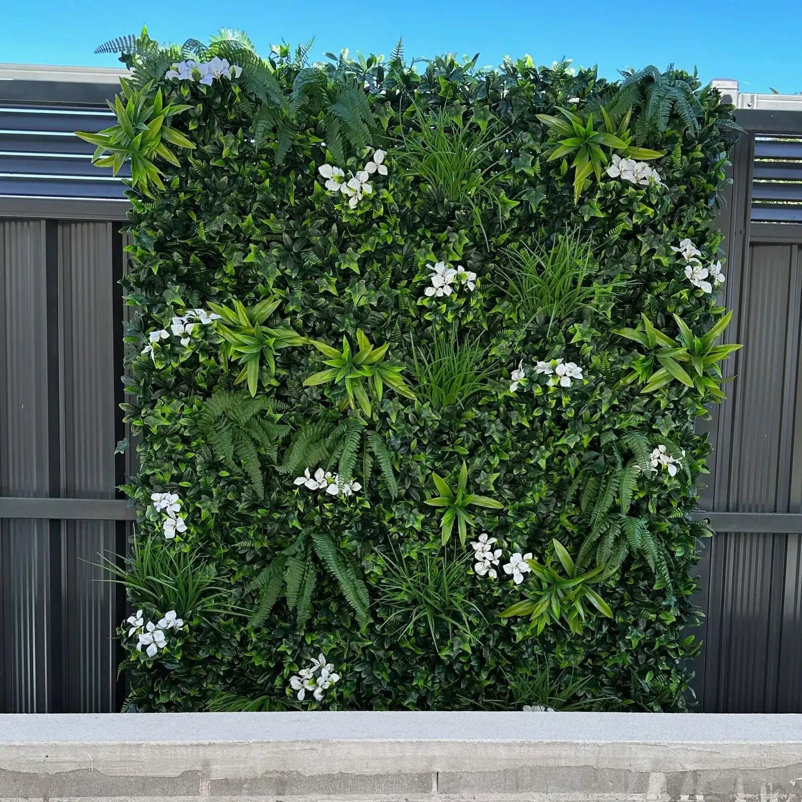 Luxury Snowy White Vertical Garden / Green Wall UV Resistant 100cm x 100cm