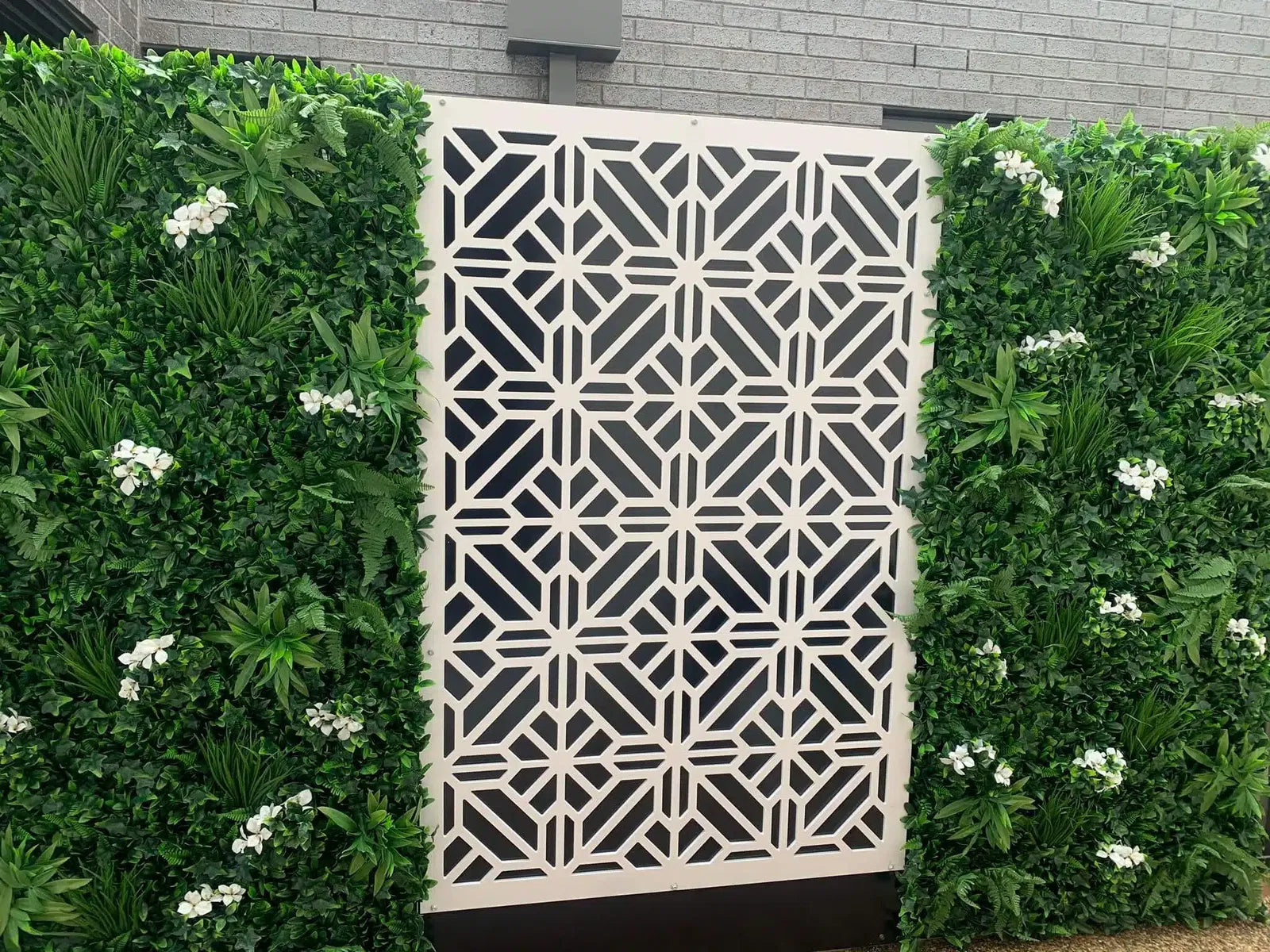 Luxury Snowy White Vertical Garden / Green Wall UV Resistant 100cm x 100cm